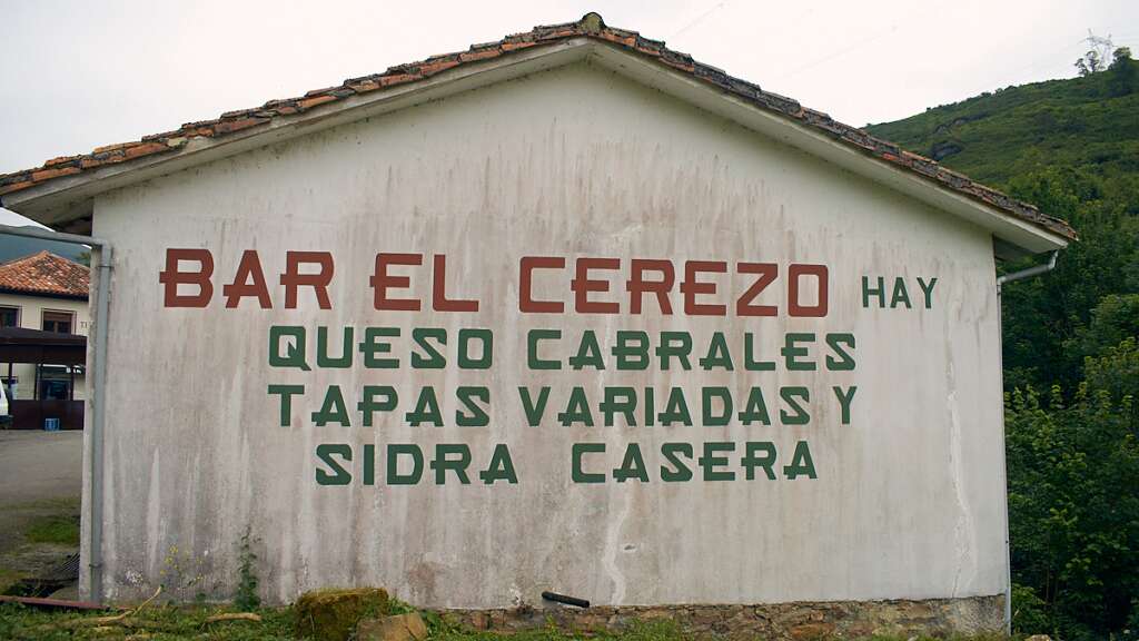 El cerezo building.jpg