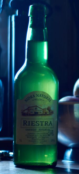 Sidra Natural Riestra Bottle.jpg