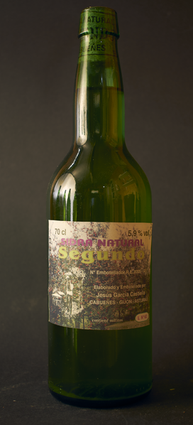 File:Sidra Natural Segundo bottle.png